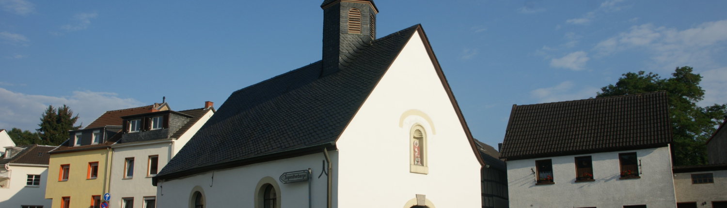Das Bild zeigt die Martinskapelle in Selhof, Bad Honnef
